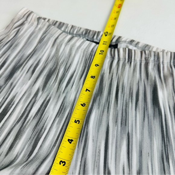 Travelers By Chico's Straight Leg Trouser Pant Pull On Gray Silver White Sz 0  S - Picture 8 of 9